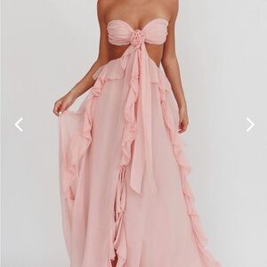 ISO Selfie Leslie Santiago Ruffle Maxi